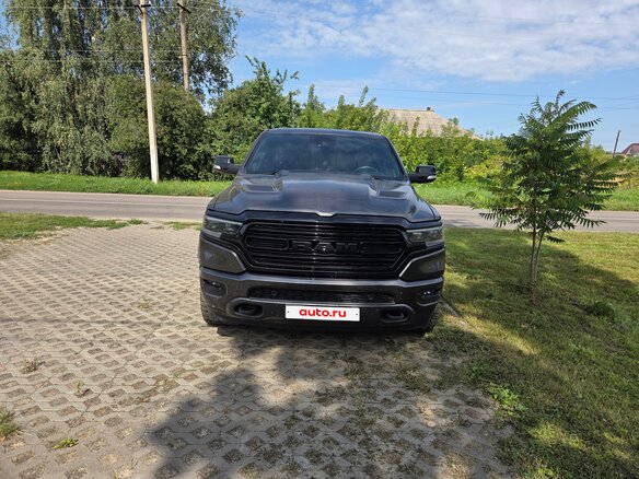 2020 Ram 1500 Crew Cab V, серый, 6950000 рублей