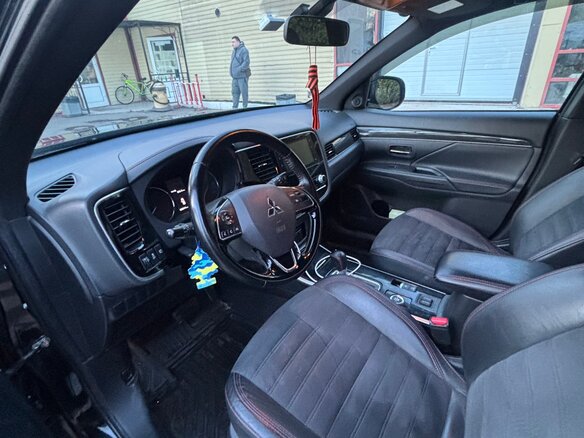 2021 Mitsubishi Outlander III Рестайлинг 3, чёрный, 2250000 рублей - вид 8