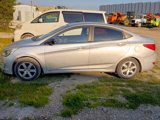 2014 Hyundai Solaris I Рестайлинг, серебристый, 580000 рублей, вид 3