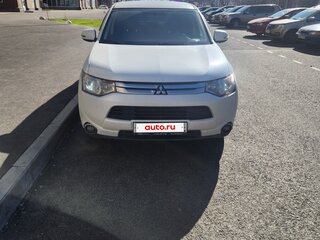 2014 Mitsubishi Outlander III Рестайлинг, белый, 1250000 рублей, вид 2