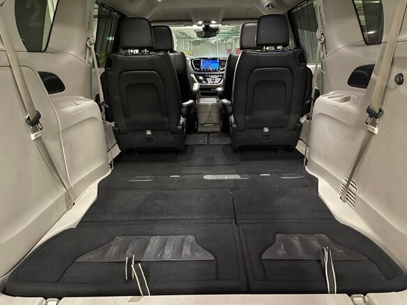 2017 Chrysler Pacifica RU, серый - вид 30