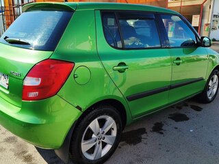 2013 Skoda Fabia II Рестайлинг, зелёный, 500000 рублей, вид 2