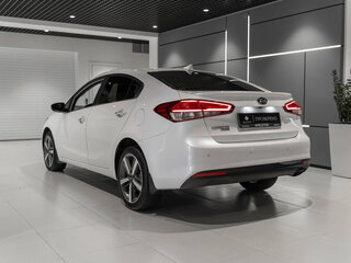 2018 Kia Cerato III Рестайлинг (Classic), белый, 1195000 рублей, вид 4
