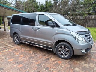 2017 Hyundai Grand Starex I Рестайлинг, серый, 3000000 рублей, вид 2