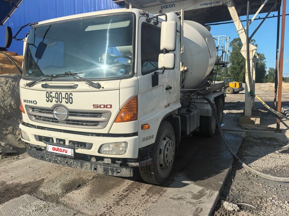 2013 Hino Бетоносмеситель, белый, 4200000 рублей