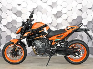 2023 KTM 890 Duke, оранжевый, 899000 рублей, вид 4