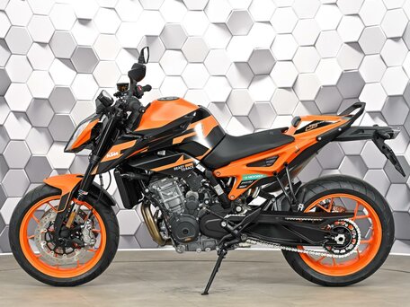 2023 KTM 890 Duke, оранжевый, 899000 рублей, вид 4