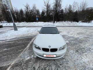 2010 BMW 1 серии 116i I (E81/E82/E87/E88) Рестайлинг, белый, 1350000 рублей, вид 5