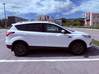 2020 Ford Kuga II Рестайлинг, белый, 2000000 рублей, вид 1