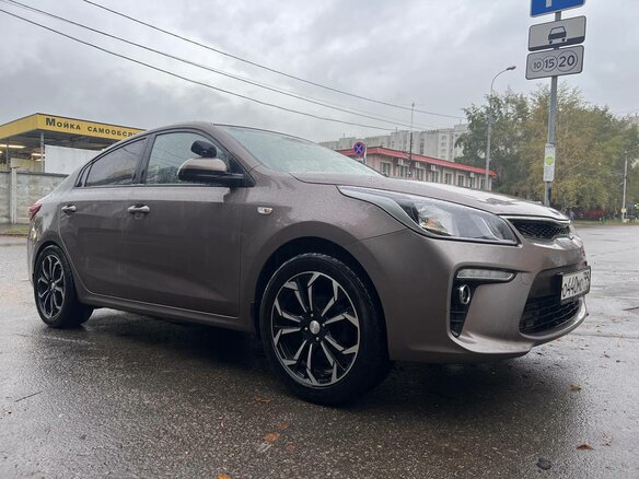2018 Kia Rio IV, коричневый, 1550000 рублей - вид 2