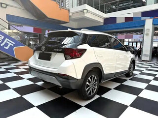 2022 Toyota Yaris L XP150 Рестайлинг, белый, 1308000 рублей, вид 4
