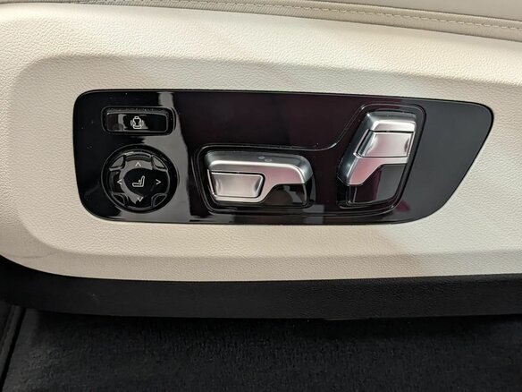 2025 BMW X7 40i I (G07) Рестайлинг, чёрный, 15300000 рублей - вид 22