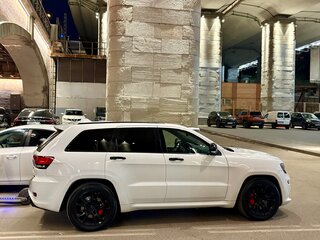 2013 Jeep Grand Cherokee SRT IV (WK2) Рестайлинг, белый, 3650000 рублей, вид 3
