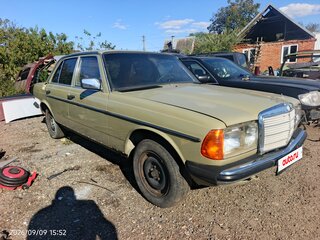 1984 Mercedes-Benz W123 200, зелёный, 550000 рублей, вид 5