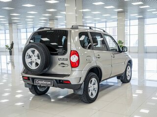 2016 Chevrolet Niva I Рестайлинг, бежевый, 588000 рублей, вид 2