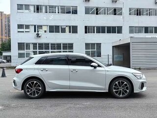 2023 Audi A3 Sportback 35 TFSI IV (8Y), белый, 1901404 рублей, вид 4