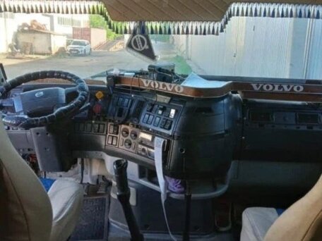 2004 Volvo VNL, голубой, 2800000 рублей, вид 2