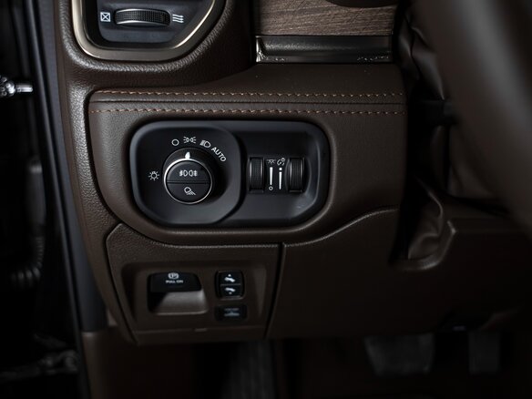 2026 Ram 1500 Crew Cab V Рестайлинг, чёрный - вид 14