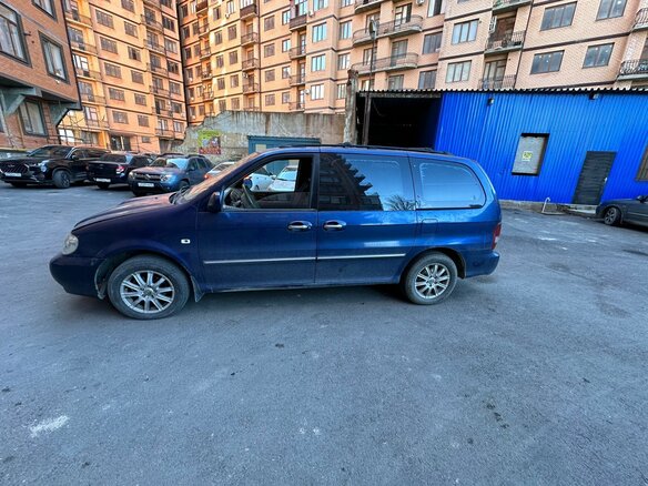 2005 Kia Carnival I Рестайлинг, синий, 350000 рублей - вид 4