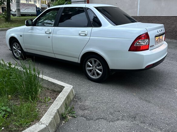 2015 Lada (ВАЗ) Priora I Рестайлинг, белый, 550000 рублей - вид 1