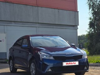 2021 Kia Rio IV Рестайлинг, синий, 1800000 рублей, вид 4