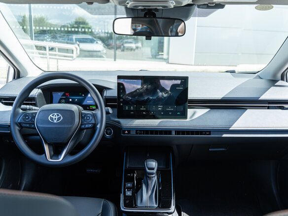 2026 Toyota Corolla XII (E210) Рестайлинг 2, белый - вид 17
