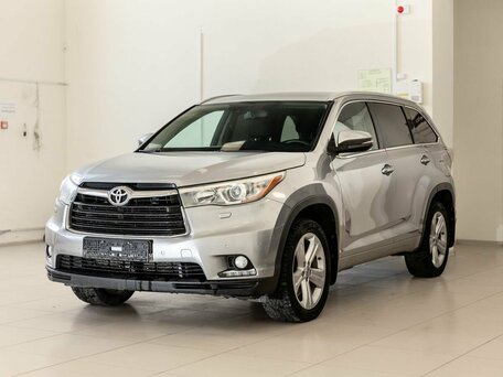 2015 Toyota Highlander III (XU50), серебристый, 2300000 рублей, вид 3