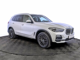 2018 BMW X5 30d IV (G05/G18), белый, 6100000 рублей, вид 3