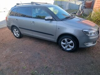 2011 Skoda Fabia II Рестайлинг, серый, 750000 рублей, вид 3