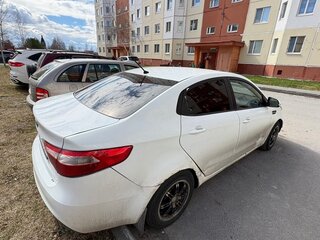 2012 Kia Rio 5-speed III, белый, 590000 рублей, вид 4