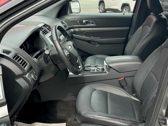 2018 Ford Explorer V Рестайлинг 2, серый, 2899000 рублей - вид 4
