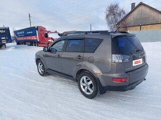 2011 Mitsubishi Outlander II Рестайлинг, коричневый, 1050000 рублей, вид 4