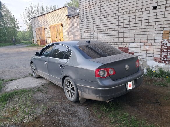 2005 Volkswagen Passat B6, серый, 390000 рублей - вид 4