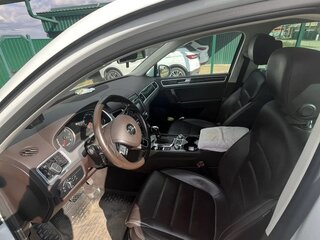 2016 Volkswagen Touareg II Рестайлинг, белый, 4300000 рублей, вид 4