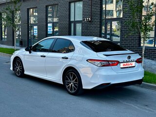 2019 Toyota Camry VIII (XV70), белый, 2049000 рублей, вид 4