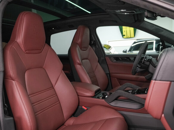 2026 Porsche Cayenne GTS III Рестайлинг, чёрный, 25600000 рублей - вид 1