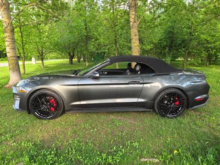 2019 Ford Mustang VI Рестайлинг, серый, 3100000 рублей, вид 4