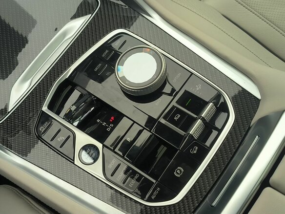 2025 BMW X6 40d III (G06) Рестайлинг, чёрный, 17600000 рублей - вид 9