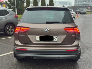 2018 Volkswagen Tiguan II, коричневый, 1710000 рублей, вид 5