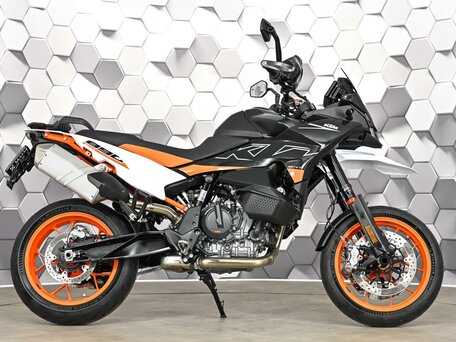2023 KTM 890 SMT, чёрный, 1177000 рублей, вид 3
