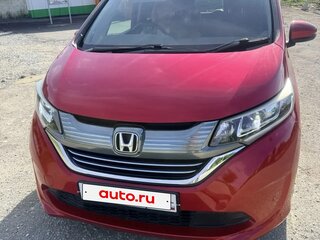 2018 Honda Freed II, красный, 1350000 рублей, вид 1
