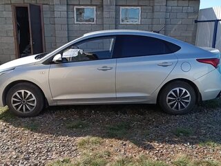 2017 Hyundai Solaris II, серебристый, 870000 рублей, вид 5