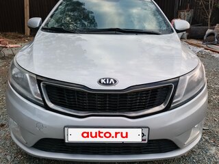 2013 Kia Rio 4-speed III, серебристый, 830000 рублей, вид 3
