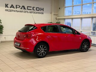 2014 Opel Astra J Рестайлинг, красный, 820000 рублей, вид 2