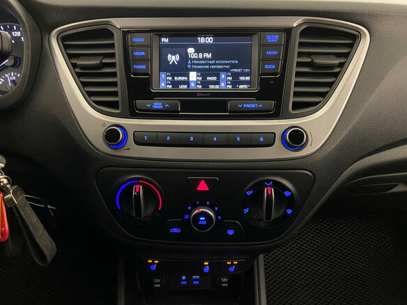 2017 Hyundai Solaris II, красный - вид 13