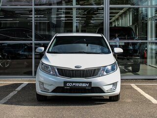 2013 Kia Rio 5-speed III, белый, 700000 рублей, вид 3