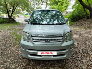 2005 Toyota Noah I (R60), серый, 760000 рублей, вид 2