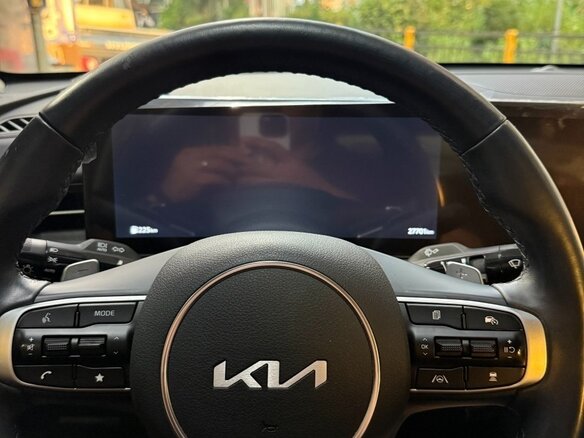 2024 Kia K5 III Рестайлинг, белый - вид 11