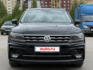 2017 Volkswagen Tiguan II, чёрный, 2650000 рублей, вид 2