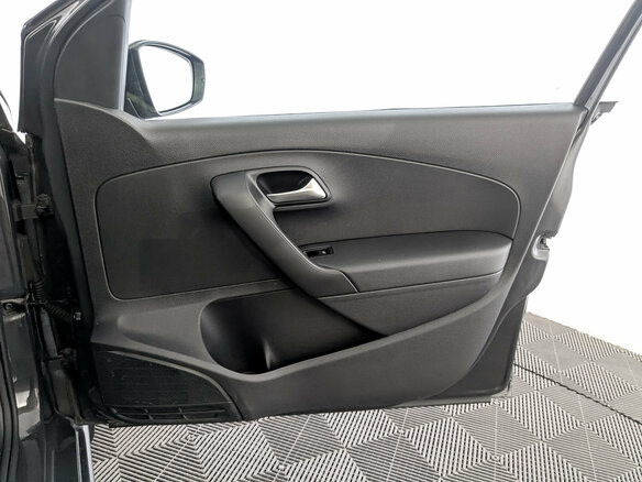 2018 Volkswagen Polo V Рестайлинг, серый, 1020000 рублей - вид 23